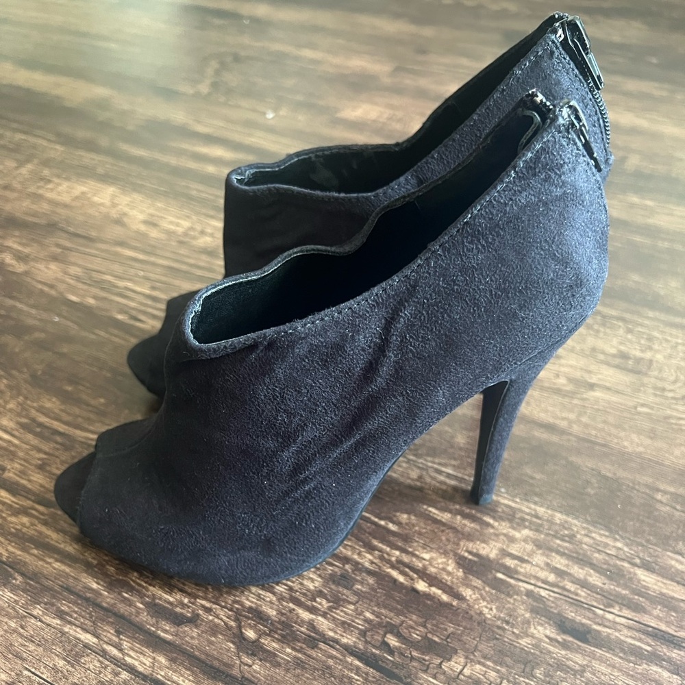 Paprika Peep-Toe High Heels Size 8.5 Black Suede Back Zip Dressy Sexy